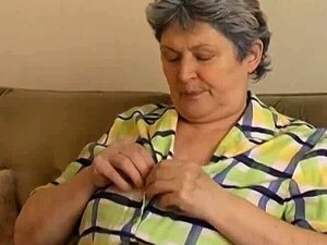 Amigas proximas adoram chupar uma pica e mostrar que manjam bem de sexo